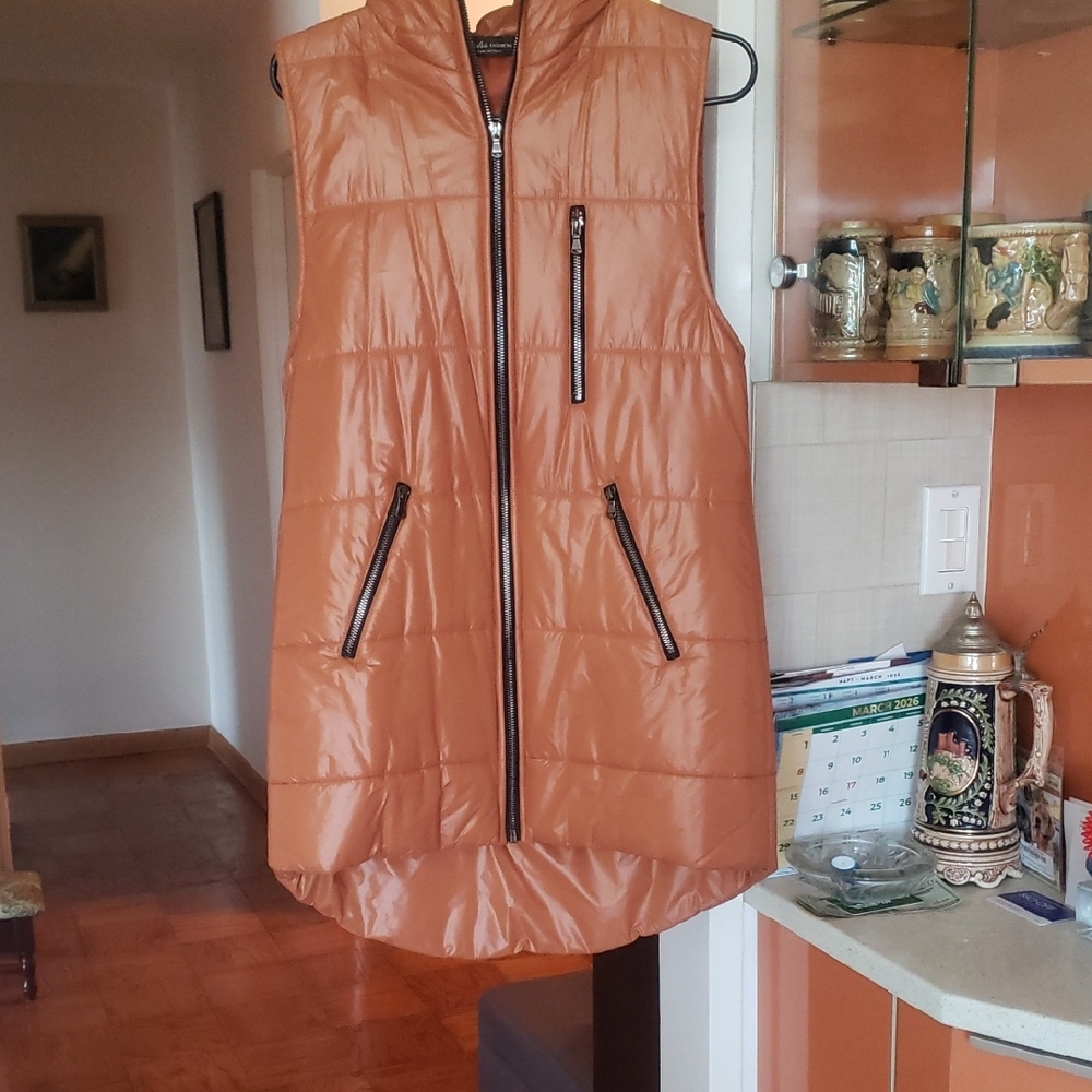 ITALIAN Sleeveless Quilted Puffer Vest in Caramel Brown